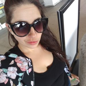 Meet your Posher, Hollylee